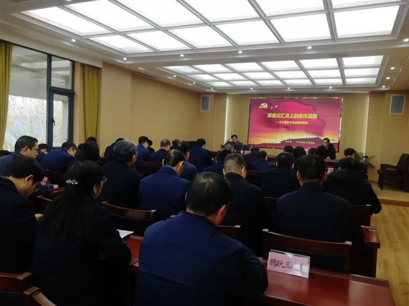 
				   
					黃河同力、騰躍同力舉辦黨委理論學(xué)習中心組(擴大)集體學(xué)習報告會(huì )
				 